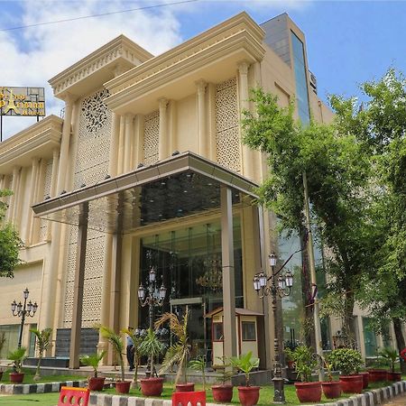 Hotel The Grand Parisian Delhi Zewnętrze zdjęcie
