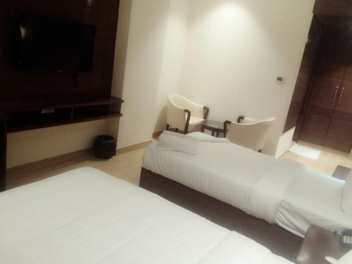 Hotel The Grand Parisian Delhi Zewnętrze zdjęcie