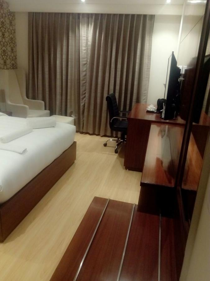 Hotel The Grand Parisian Delhi Zewnętrze zdjęcie