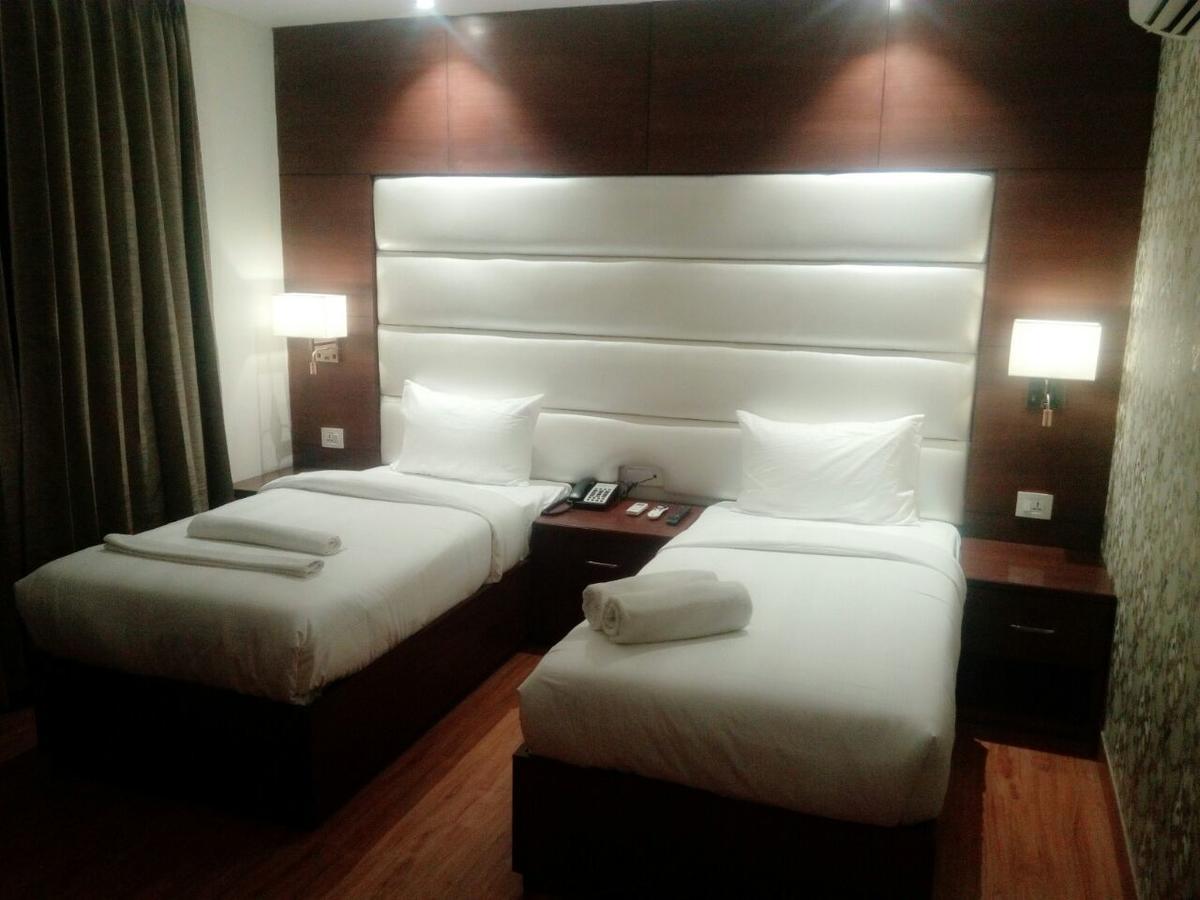 Hotel The Grand Parisian Delhi Zewnętrze zdjęcie