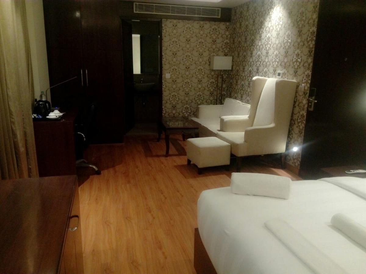 Hotel The Grand Parisian Delhi Zewnętrze zdjęcie