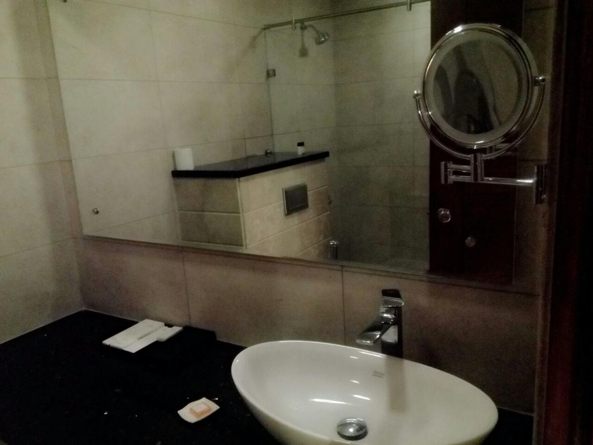 Hotel The Grand Parisian Delhi Zewnętrze zdjęcie
