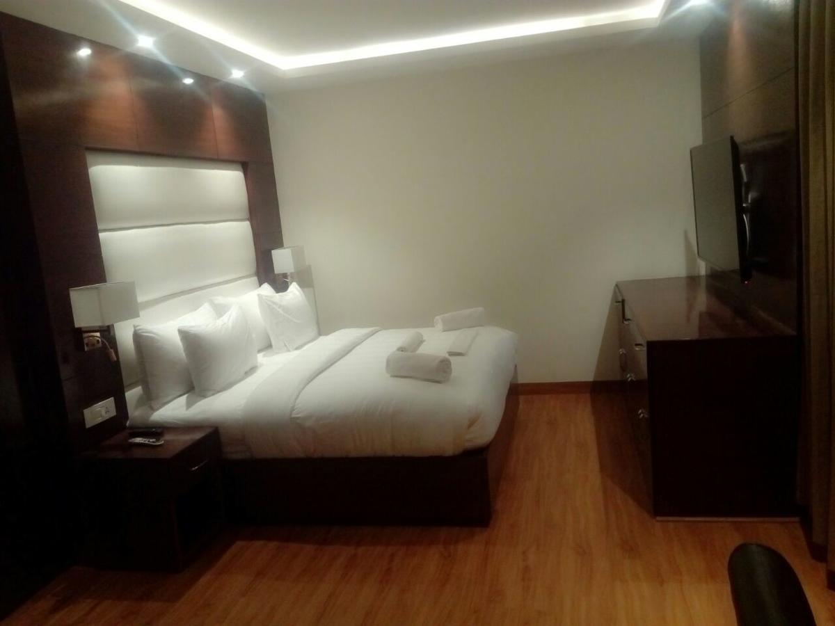Hotel The Grand Parisian Delhi Zewnętrze zdjęcie