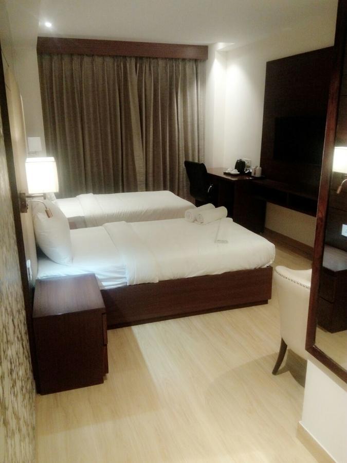 Hotel The Grand Parisian Delhi Zewnętrze zdjęcie
