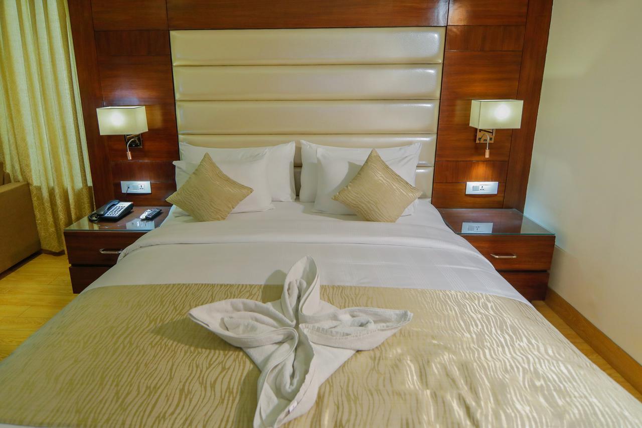 Hotel The Grand Parisian Delhi Zewnętrze zdjęcie
